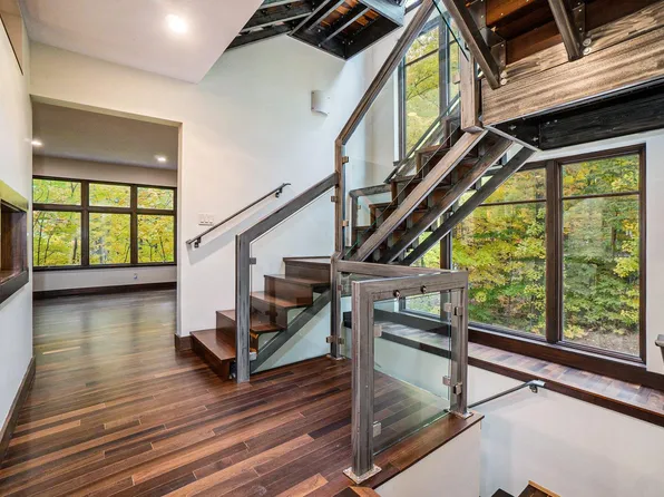 10272 E Twin Oaks Dr, Traverse City, MI 49684