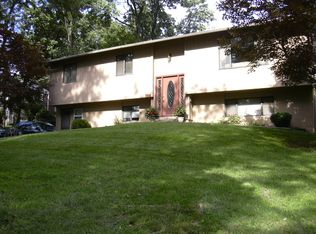 101 Pomander Dr, White Plains, NY 10607