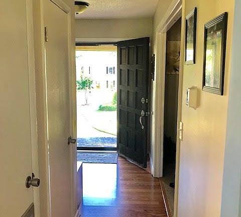 3rd image of 315 Oakwood Dr