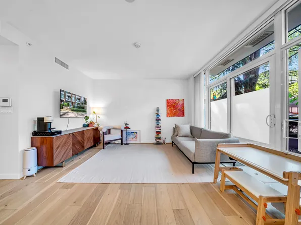 2021 W 10th Ave, Vancouver, BC V6J 0H1