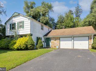 26 Tweedstone Ln, Willingboro, NJ 08046