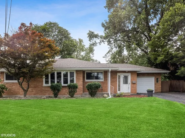 810 Pershing Ave, Wheaton, IL 60189