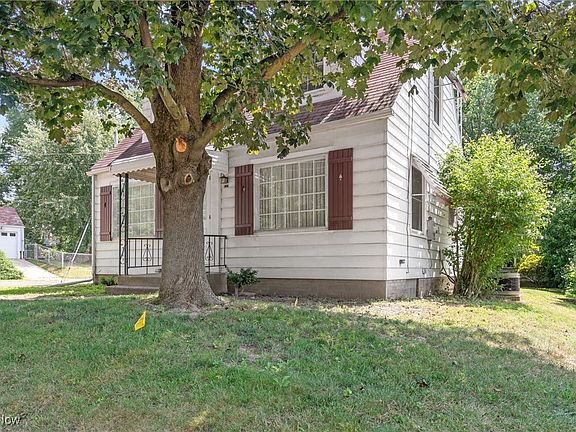 3rd image of 816 17th St NE