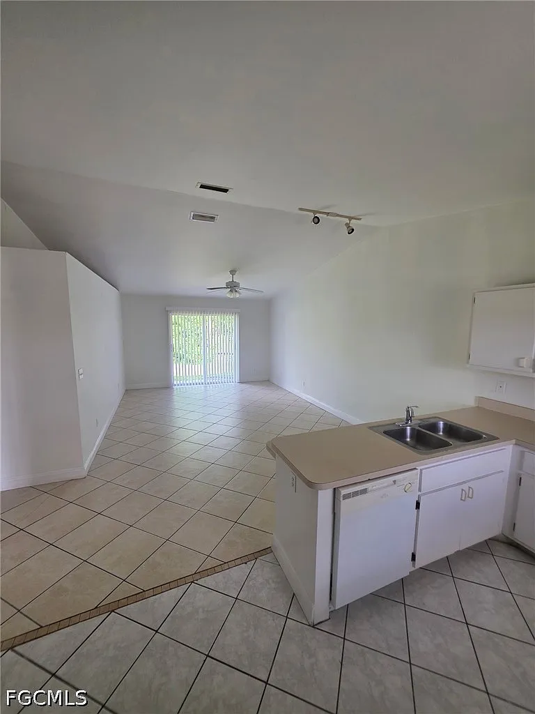 2 bed, 1.0 bath, 960 sqft, $1,400 — Photo 3