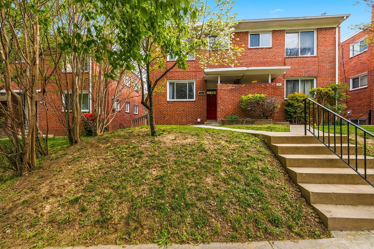 Building Photo - 204 Webster St NE #1