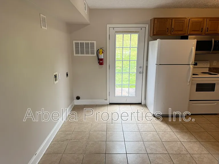 133 Walker St — Photo 6