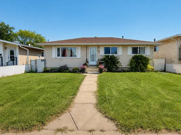 10661 152nd St NW, Edmonton, AB T5P 1Z1