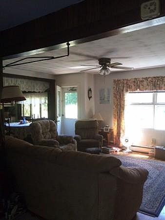 2nd image of 364 Holmes St