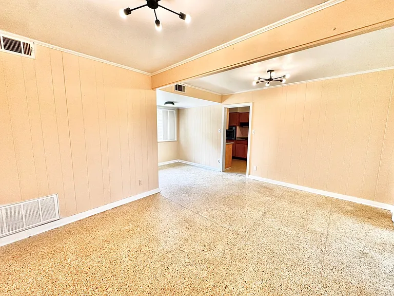 2655 Hyman Pl — Photo 4