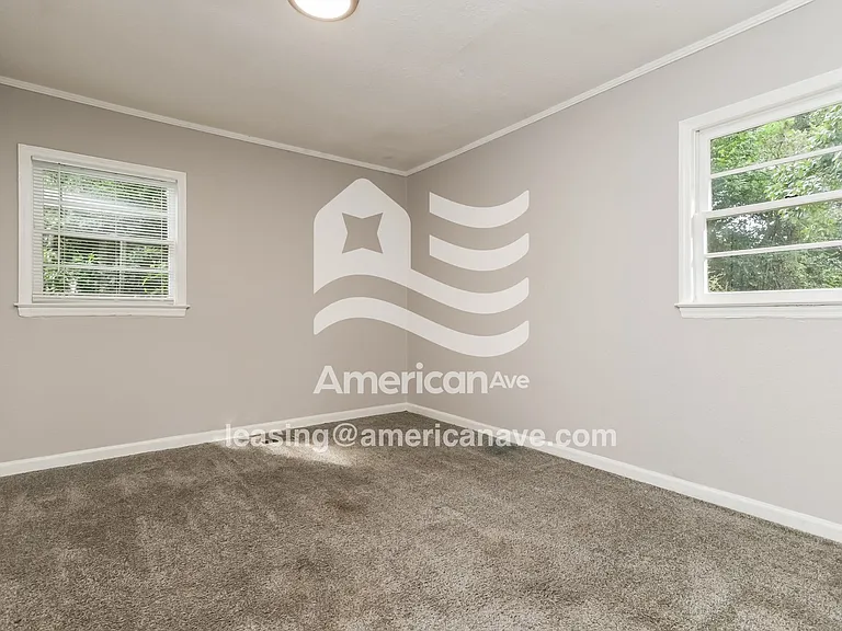 1896582_011_bedroom_12.jpg