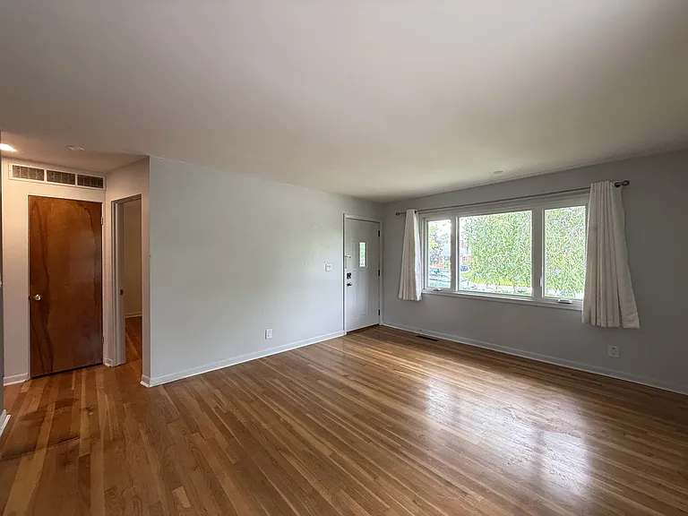 1630 Greenview Dr — Photo 4