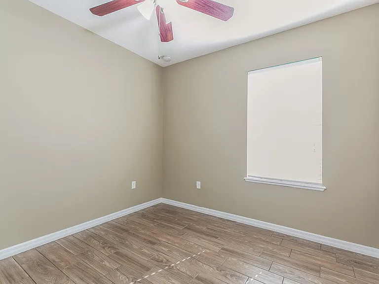121 Daigledog St — Photo 13