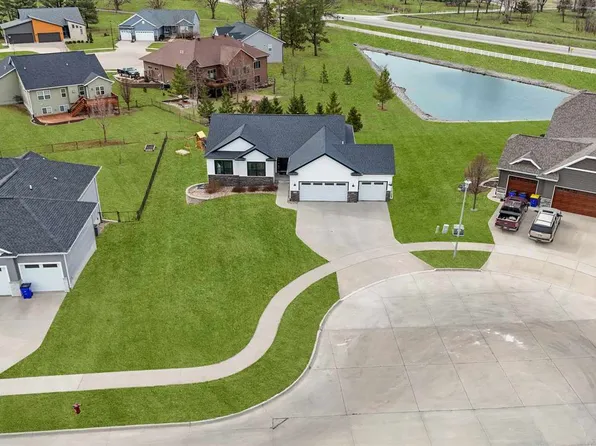 1040 Grouse Ct, North Liberty, IA 52317