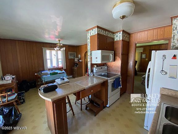 5th image of 274 W Village Dr S