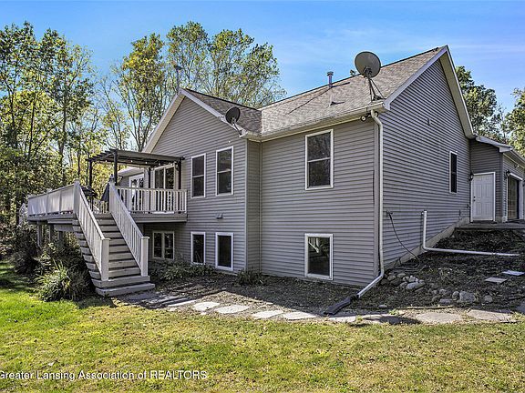 3rd image of 1206 N Waverly Rd