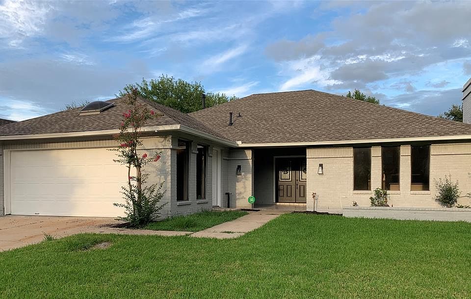 1st image of 610 Woodlake Cir