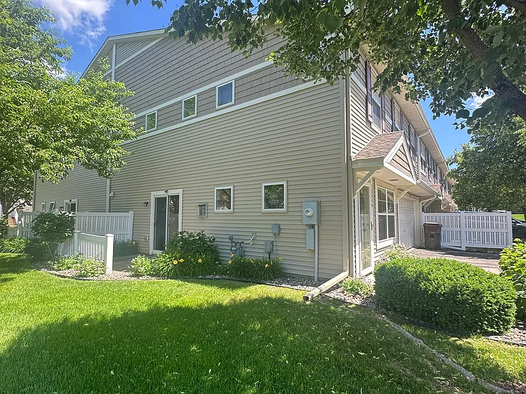 10864 Kingsfield Ln — Photo 3