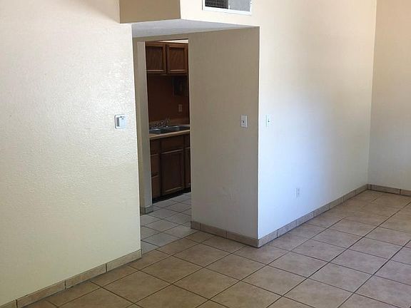 3rd image of 227 Fairview Ct