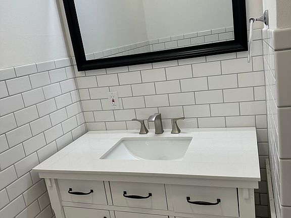 4th image of 2433 Emerson Ave S #2
