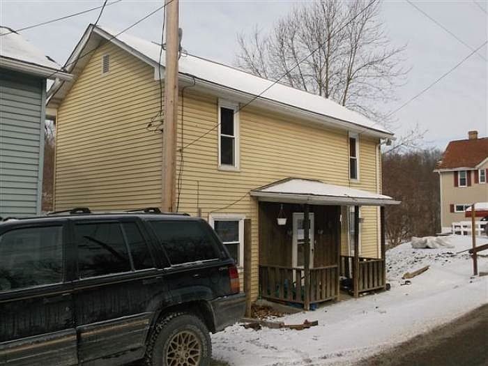 2nd image of 133 Ice Pond Rd