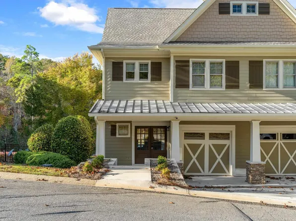 33 Harbor Pointe Dr, Talladega, AL 35160