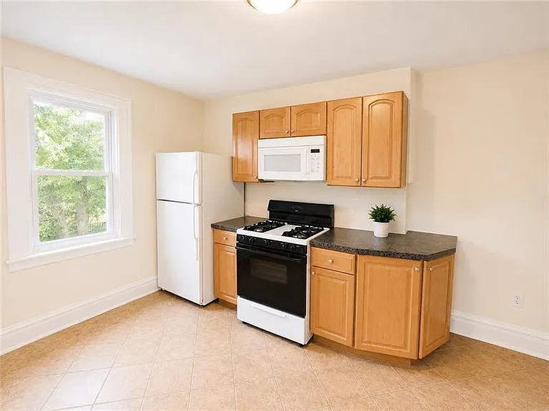 226 S Pacific Ave #2R — Photo 14