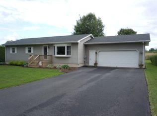 17 Smith St, Rouses Point, NY 12979