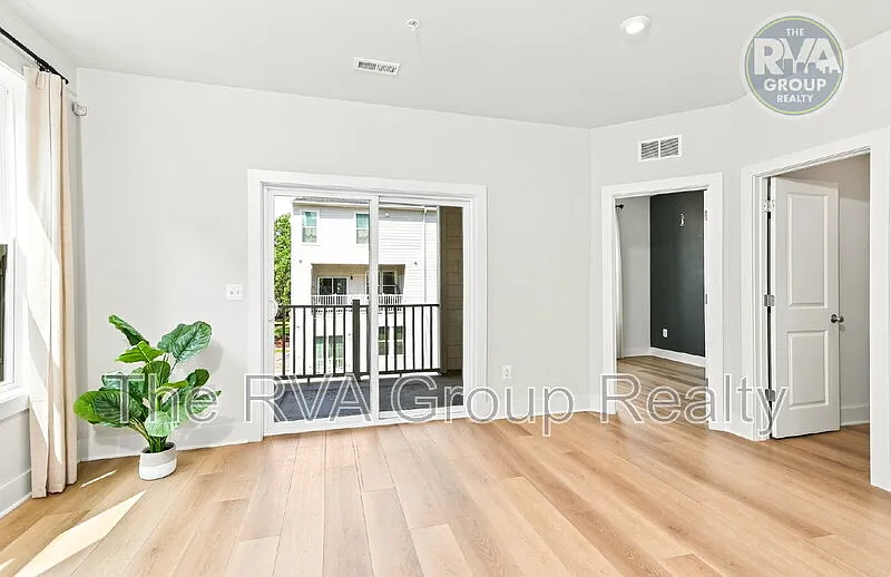 3 bed, 2.5 bath, 2495 sqft, $3,295 — Photo 4