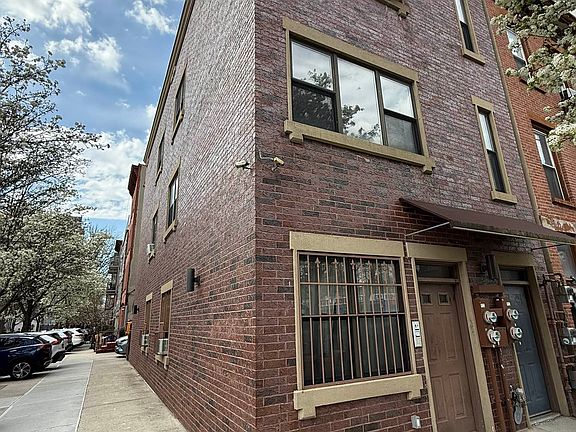 2nd image of 20 Underhill Ave APT 1