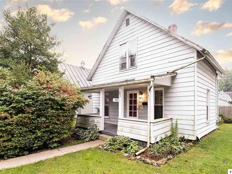 1st image of 908 W Chestnut St