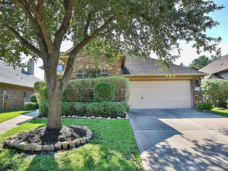 23118 Century Plant Dr — Photo 2