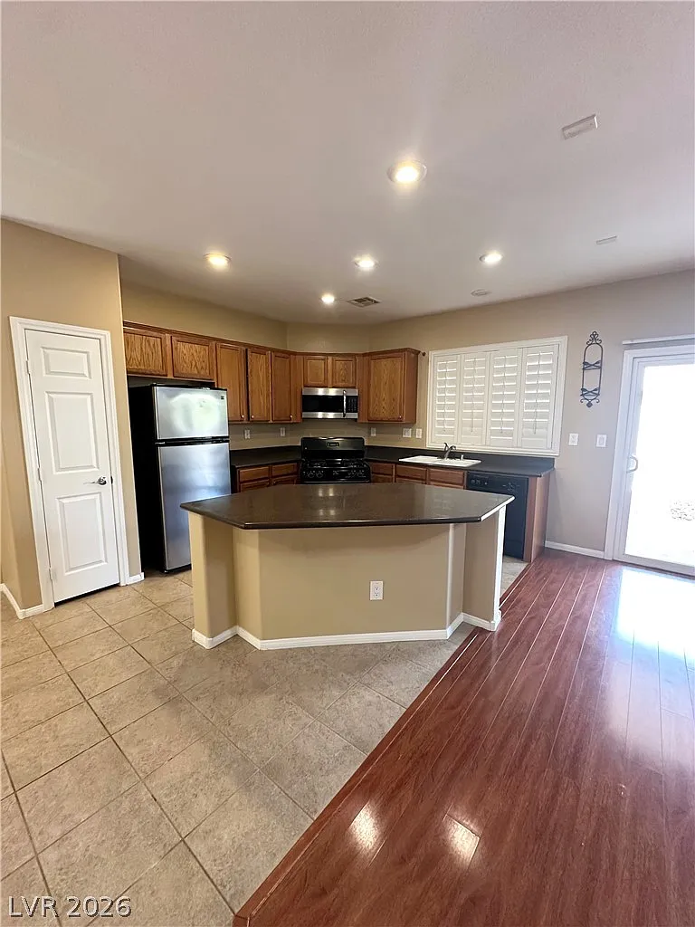 2 bed, 2.5 bath, 1614 sqft, $1,925 — Photo 2