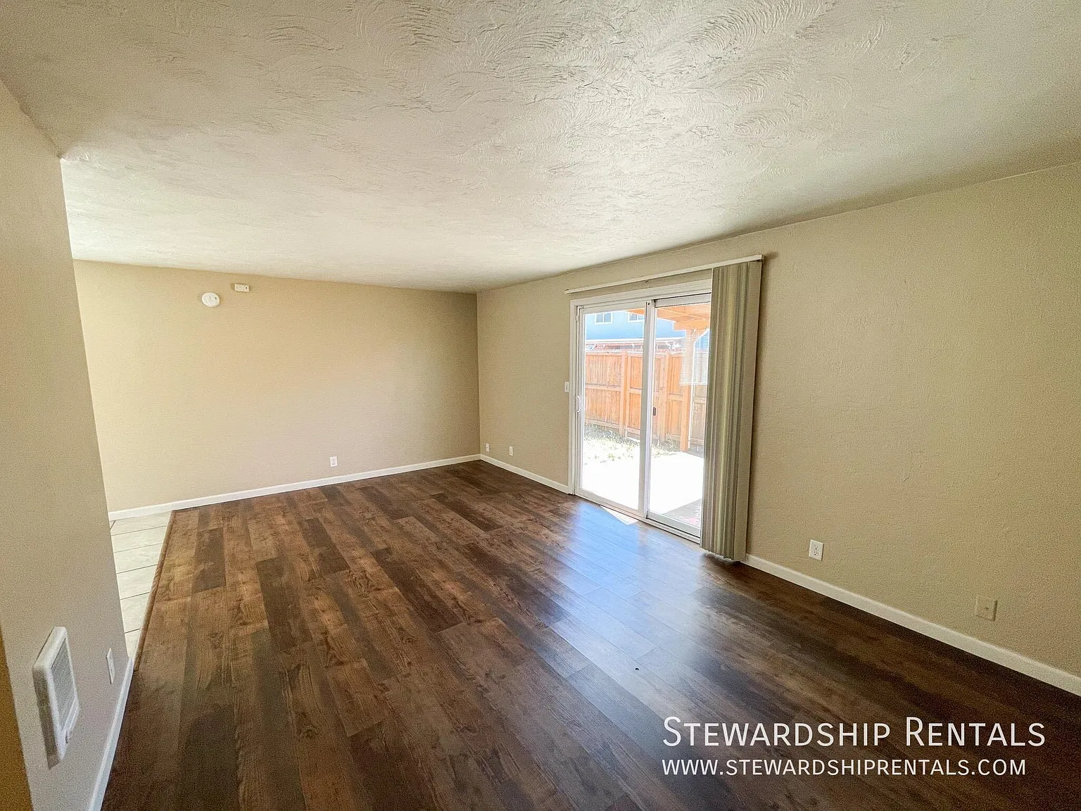 3 bedroom Duplex in Springfield! — Photo 2