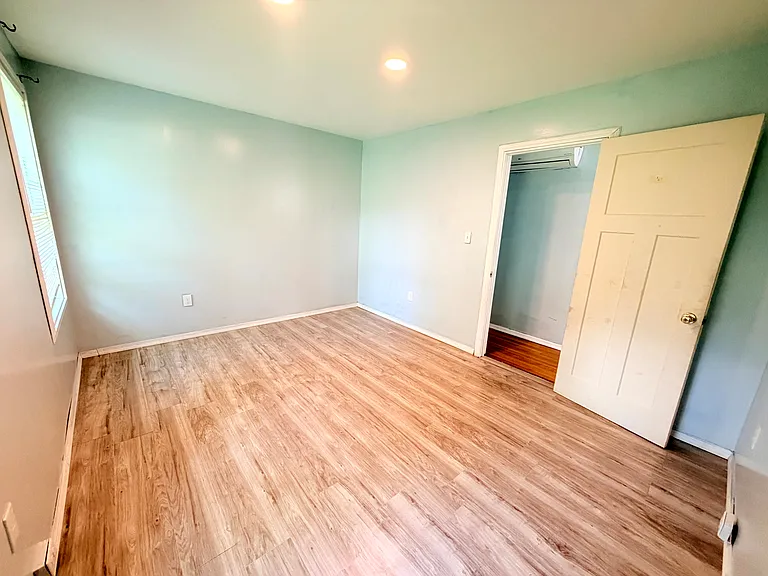 1601 Sexton St — Photo 11