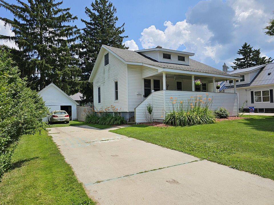 1st image of 402 S Stewart Ave