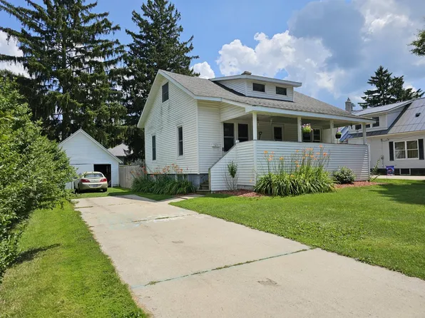 402 S Stewart Ave, Fremont, MI 49412