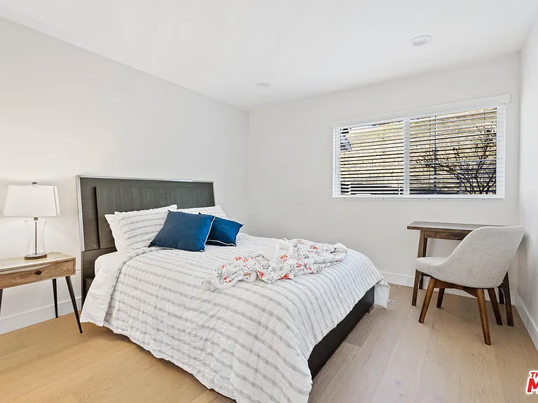 8961 Farralone Ave — Photo 23
