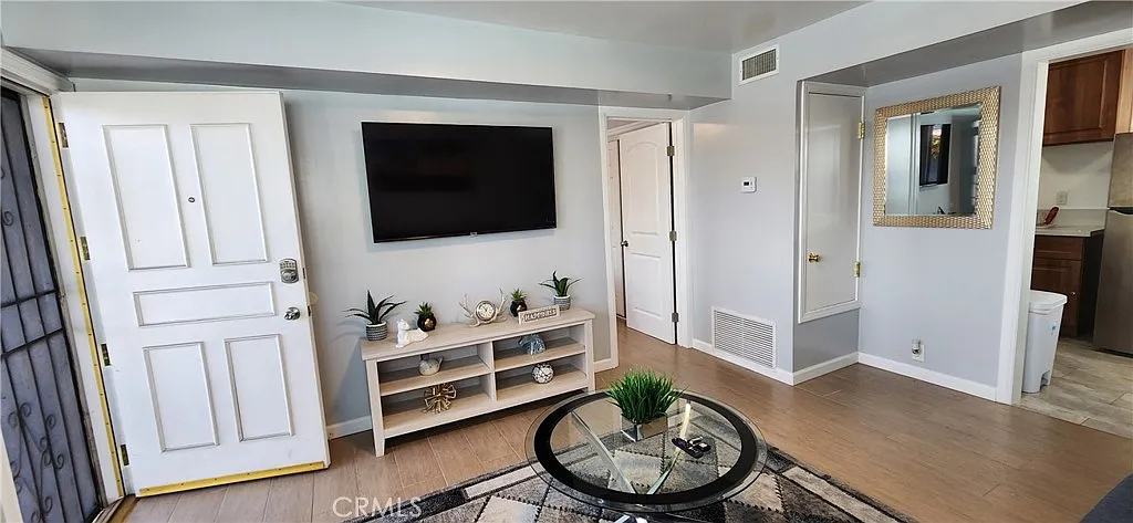 1 bed, 650 sqft, $2,350 — Photo 4