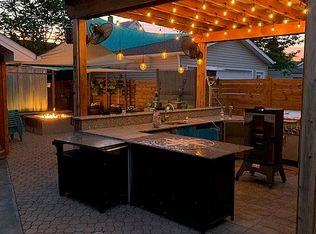 2066-2068 Bunts Rd, Lakewood, OH 44107