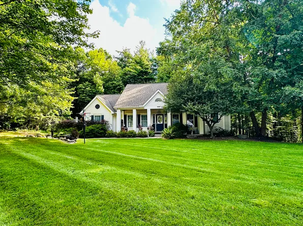 4861 Hidden Hills Cir, Howell, MI 48855