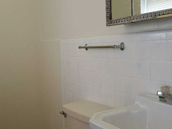 5th image of 3501 Edgebrook Dr