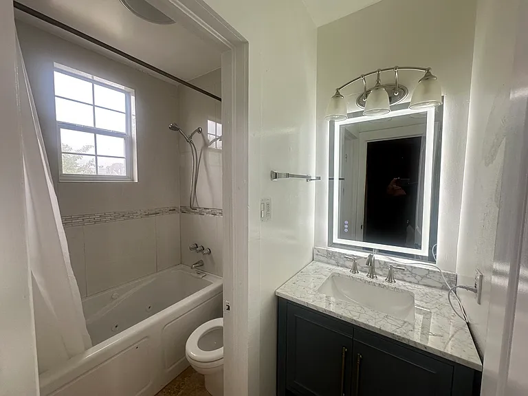 1318 Camp St — Photo 11