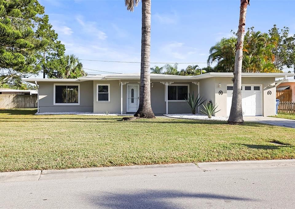 1st image of 560 Baywood Dr S