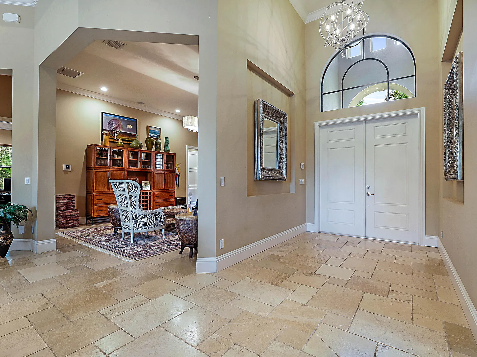 4 bed, 6.0 bath, 4626 sqft, $19,000 — Photo 3