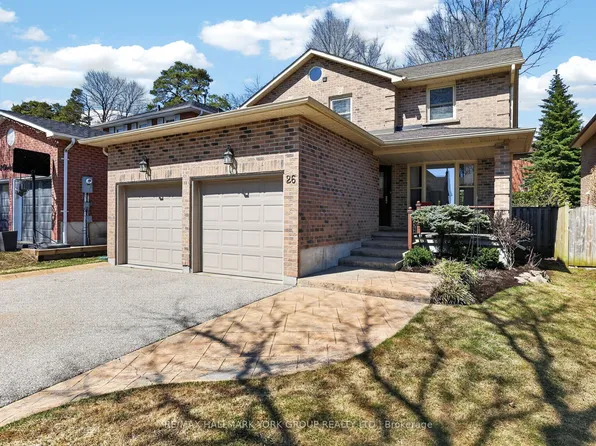 26 Mendys Frst, Aurora, ON L4G 5A4