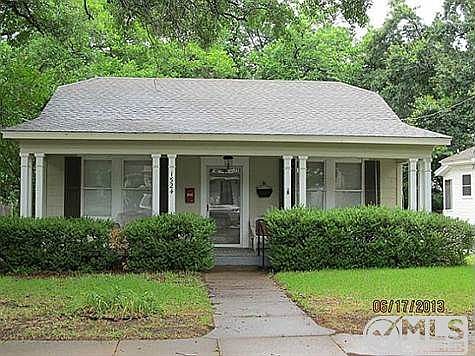 1st image of 1524 Woodlawn Ave