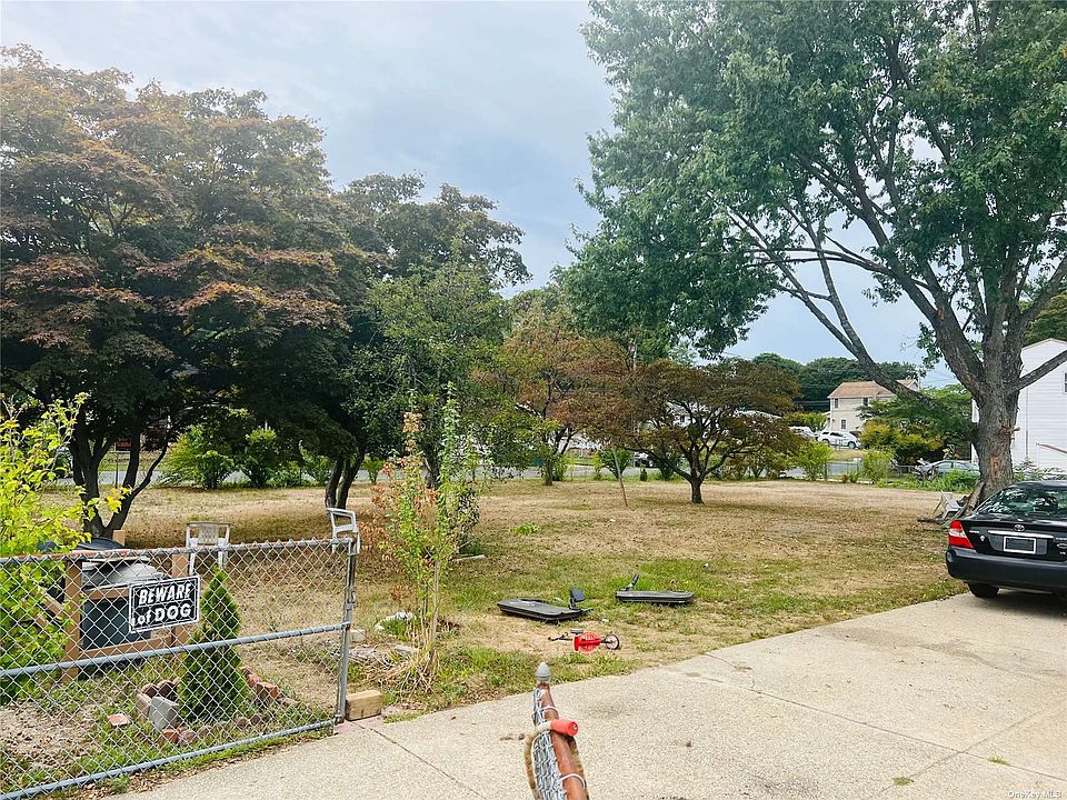 1624 E 3rd Ave, Bay Shore, NY 11706 MLS 3429448 Zillow