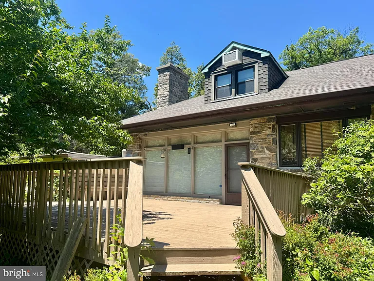 8233 Fairview Rd — Photo 38
