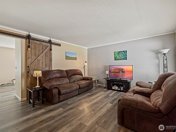 4th image of 2912 Brook Lane