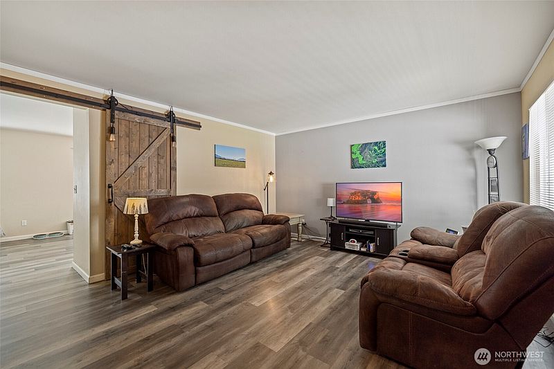 4th image of 2912 Brook Lane